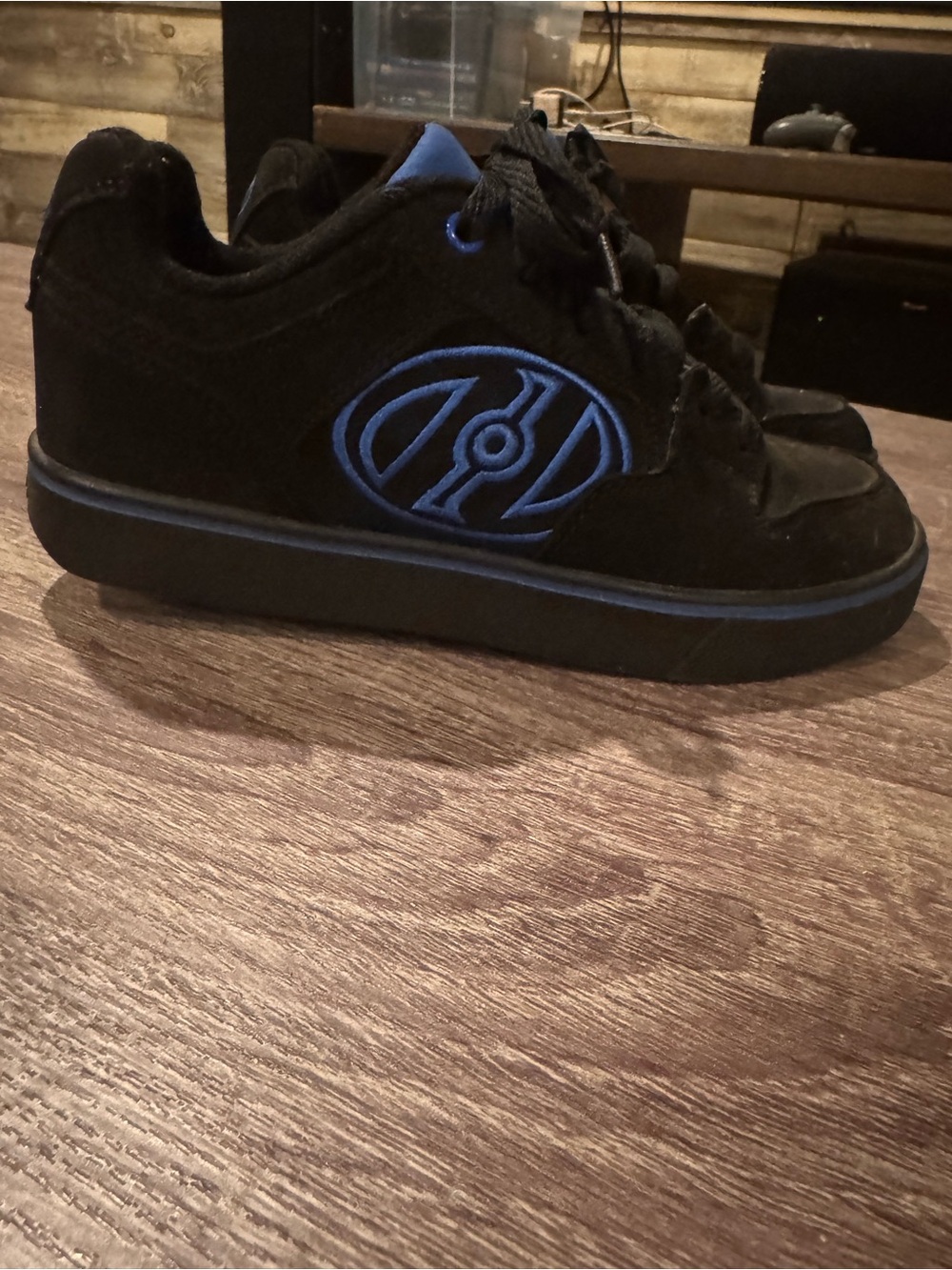 Heelys Black and Blue Low-Top Skate Shoes Youth 5 EUC